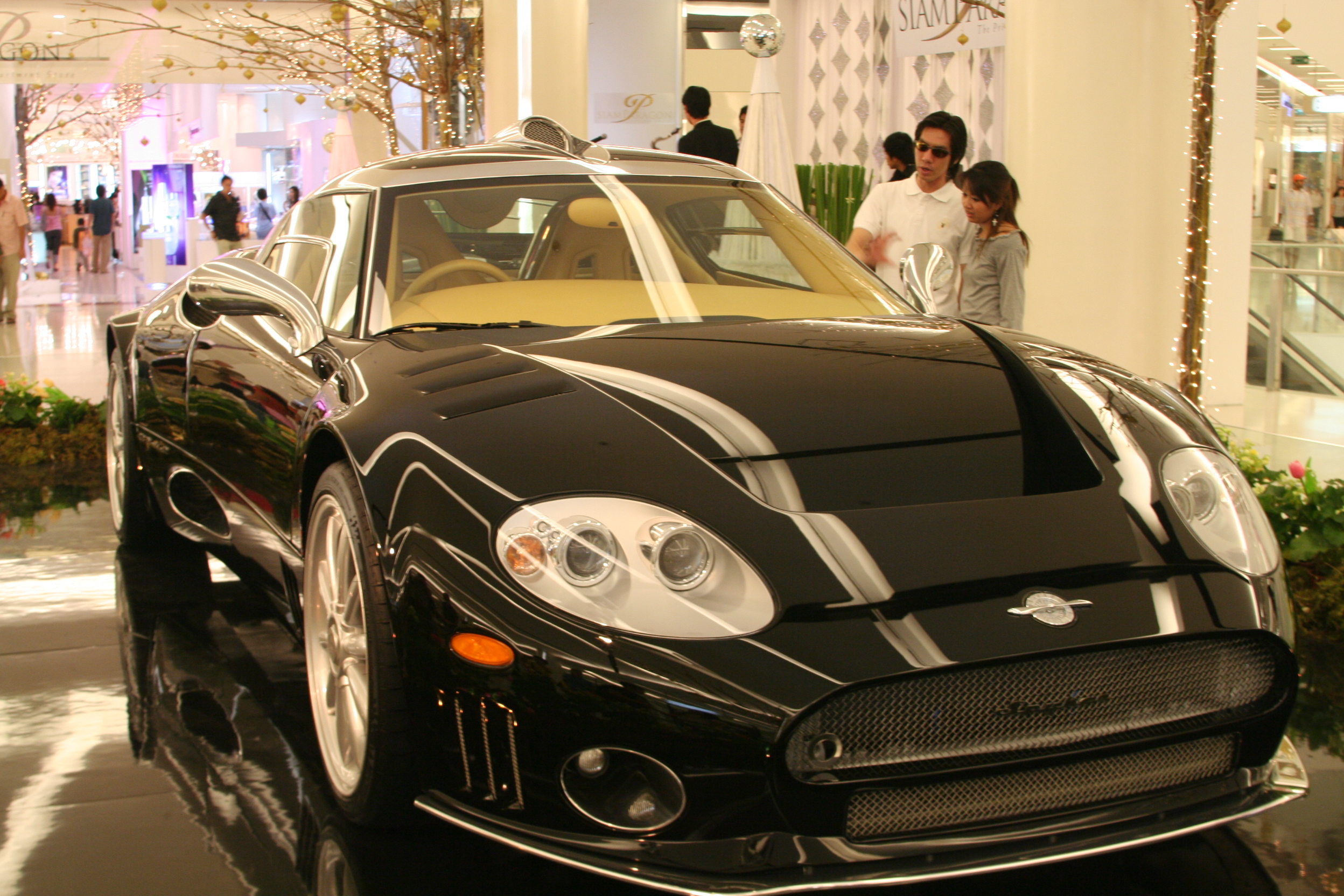 AUTOHAUS AM NIEDERRHEIN - VIERSEN Showroom